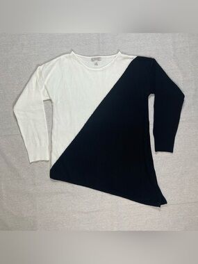Dressbarn | Black & White Colorblock Asymmetrical Hem Sweater | PXL